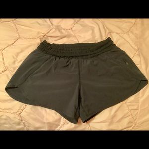 Lululemon Tracker IV Shorts, Size 6